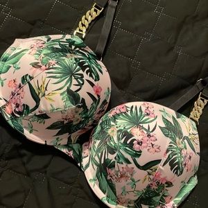 Victoria’s Secret Bombshell Very Sexy Bra.  34D